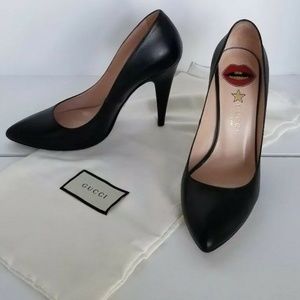 **SOLD**Gucci Classic Black Leather Pumps 8.5
